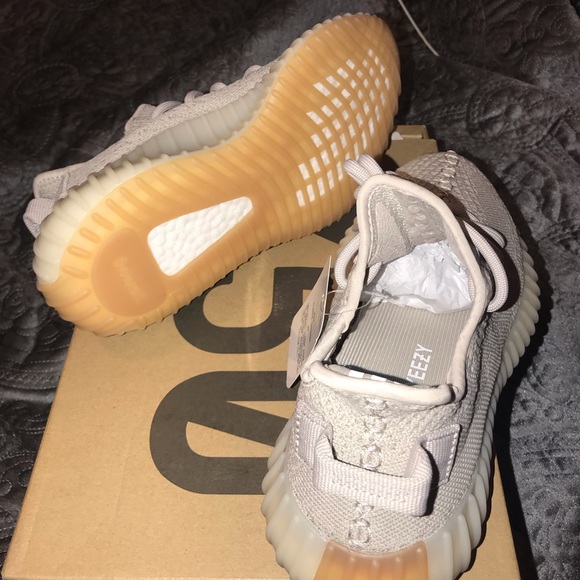 Yeezy - Picture 2 of 5